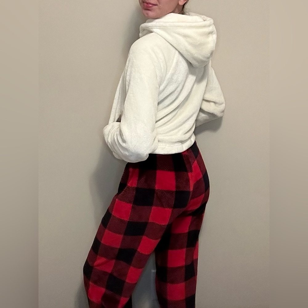 Hollister Fuzzy White Sweatshirt